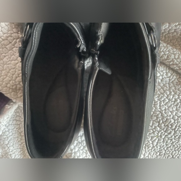 Clarks women’s  Black Leather Loafers size 7 - Picture 6 of 7